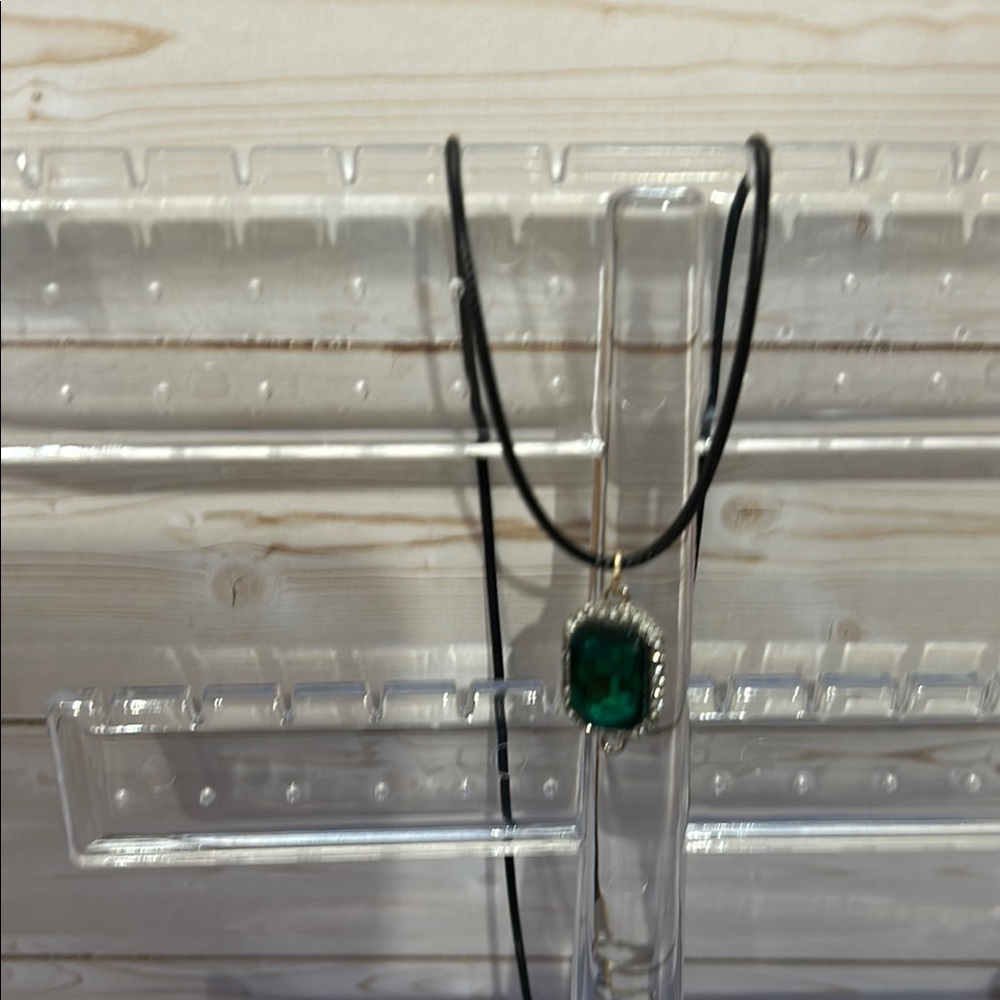 Elegant Green and Black Necklace with Striking Pendant